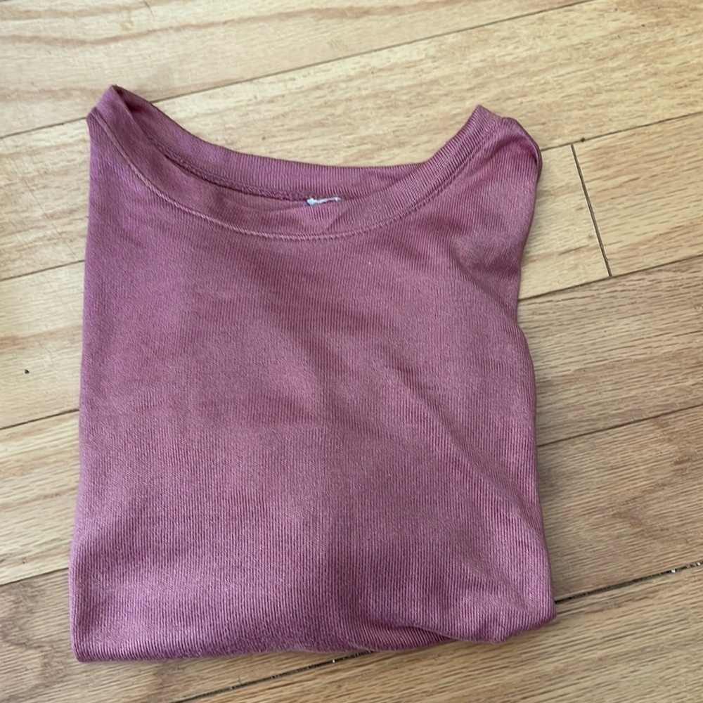 $4 (bundle only $10 minimum) Rose-colored, long-sleeved, soft, knit tee-shirt